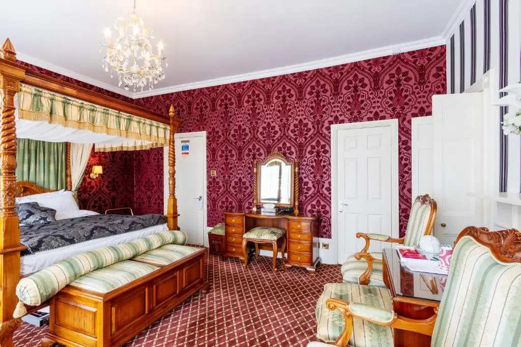 Double Suite full double bed