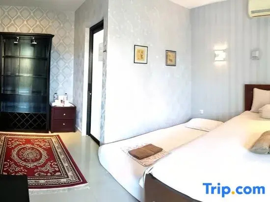 Deluxe Double room with balcony (full double bed)