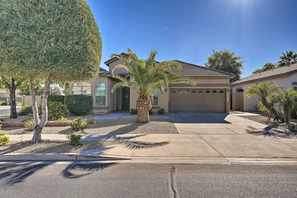 Play Pool, Grill Out! Group-friendly Glendale Home