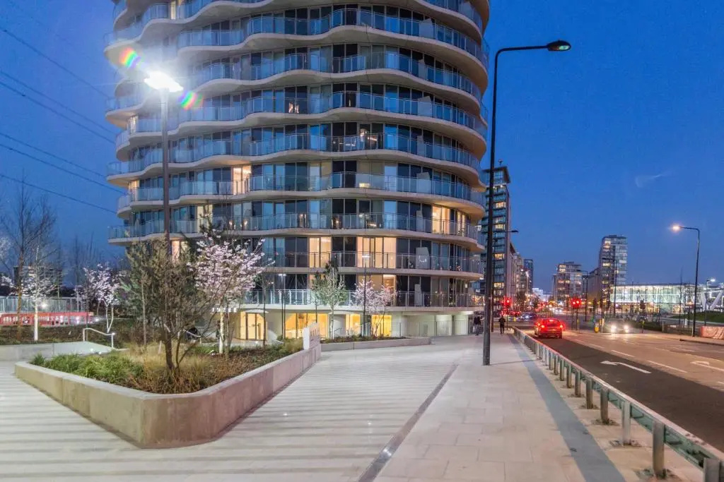 Royal Style Apartment - 5 Mins Walk to Excel London