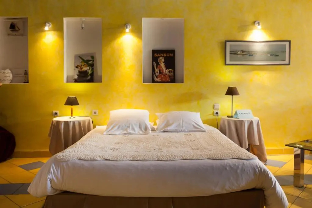 Logis Le Mas Et La Flambee Du Luberon - Chambres