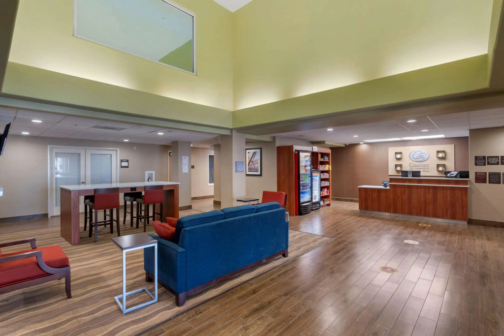 Lobby & Reception