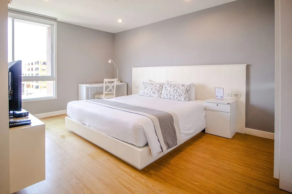 Deluxe Double room with balcony (full double bed)