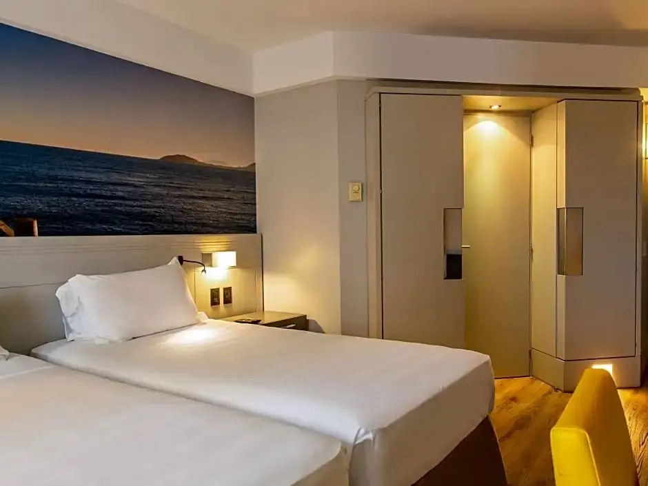 Standard Double room with ocean view (twin beds)