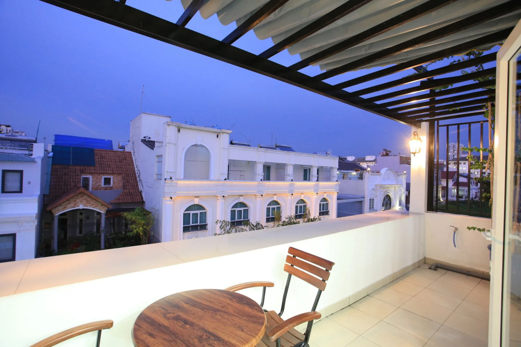 Food & Beverage