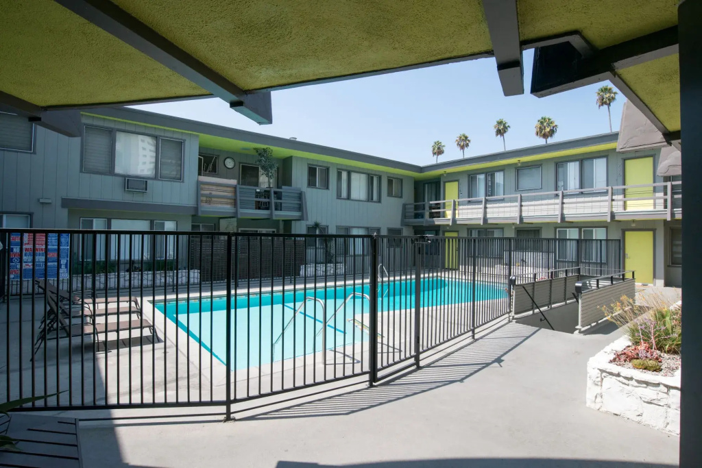 Hollywood Apartments