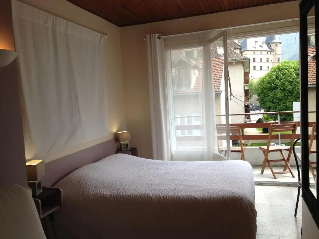 Standard Double room (full double bed)
