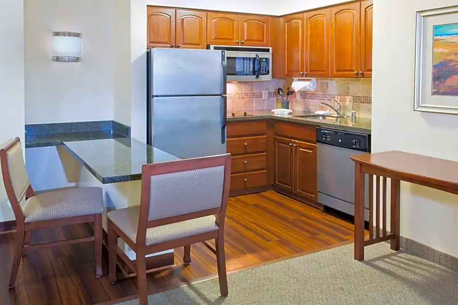 Staybridge Suites Everett-Paine Field by IHG - Chambres