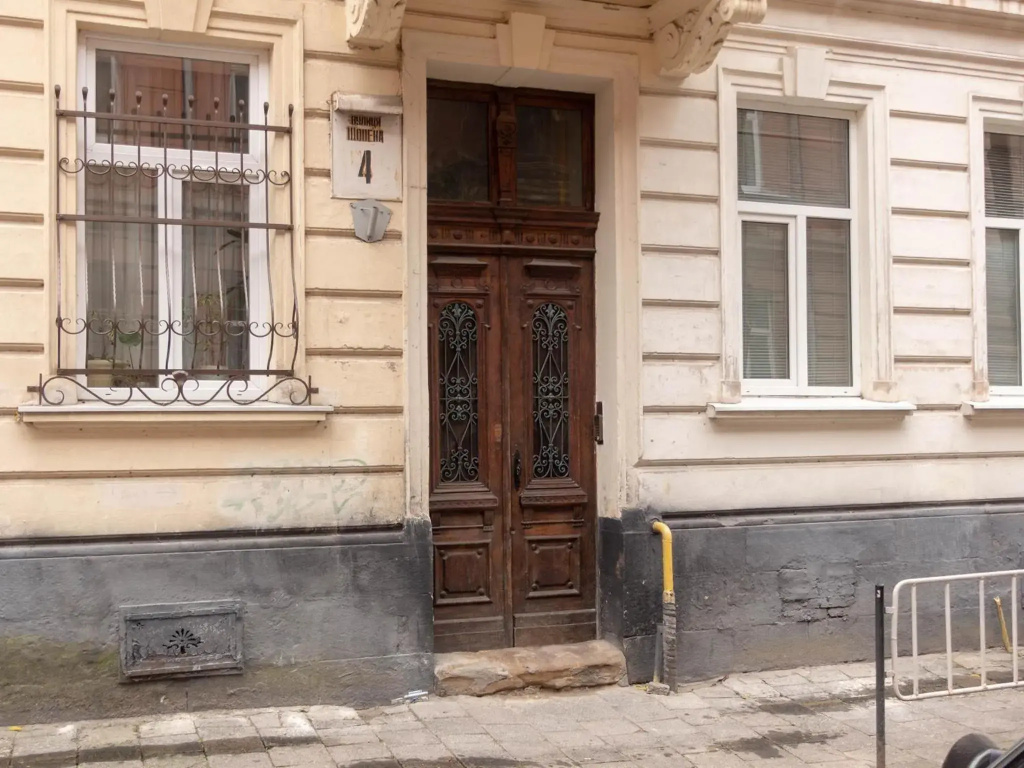 Lviv Suites at Shopena st. 4