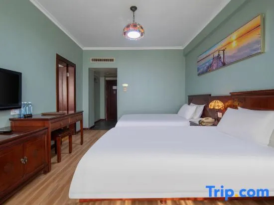 Quadruple Family Suite
