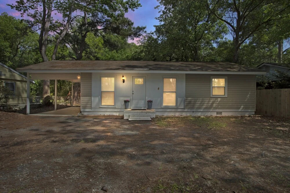 Cozy And Peaceful - Great Outdoor Space 3 Bedroom Home by Redawning