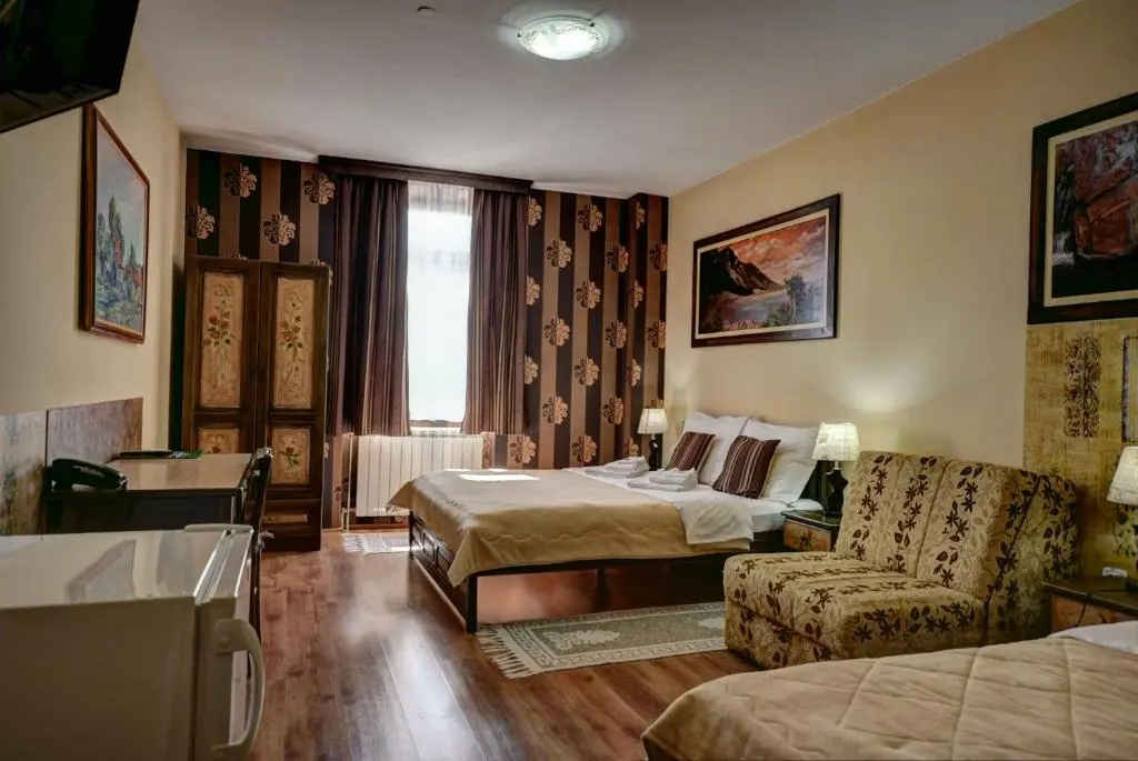 Standard Triple room