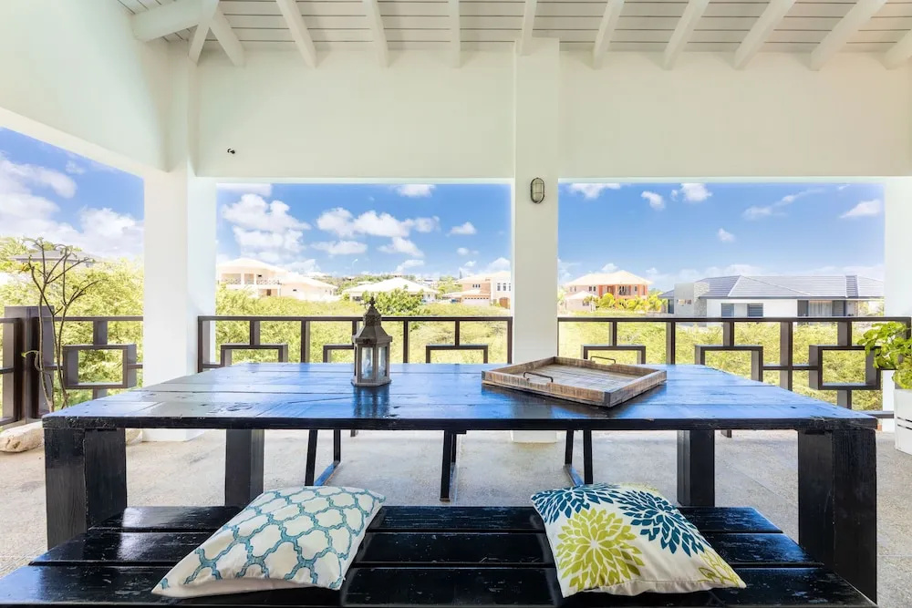 Room in B&B - Grace Stay - Beautiful Spacious Room in Villa mi Cuna With Swimming Pool
