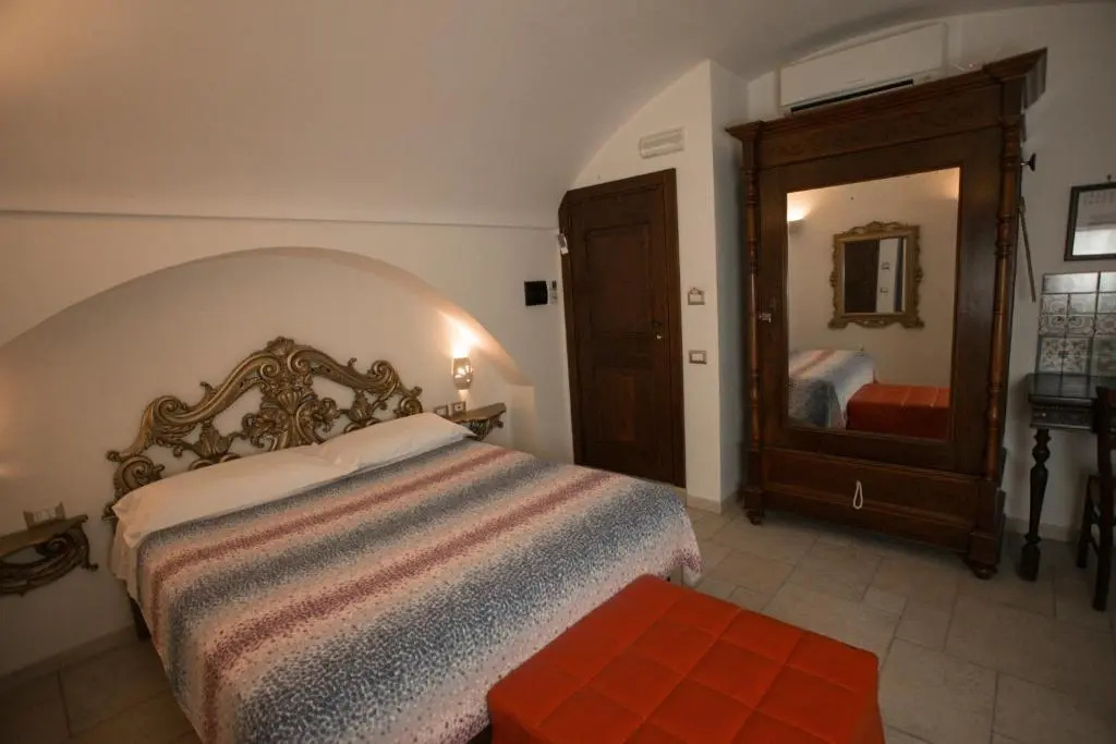 Standard Double room with balcony (full double bed)