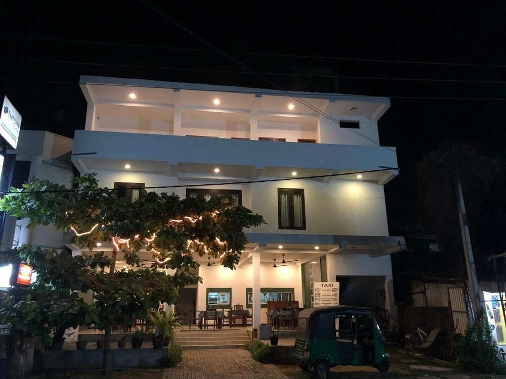 Dasu's Restaurant & Villa