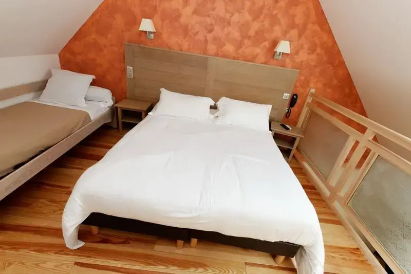 Logis Hôtel Restaurant Les 2 Rives - A75, en bordure de rivière - Chambres