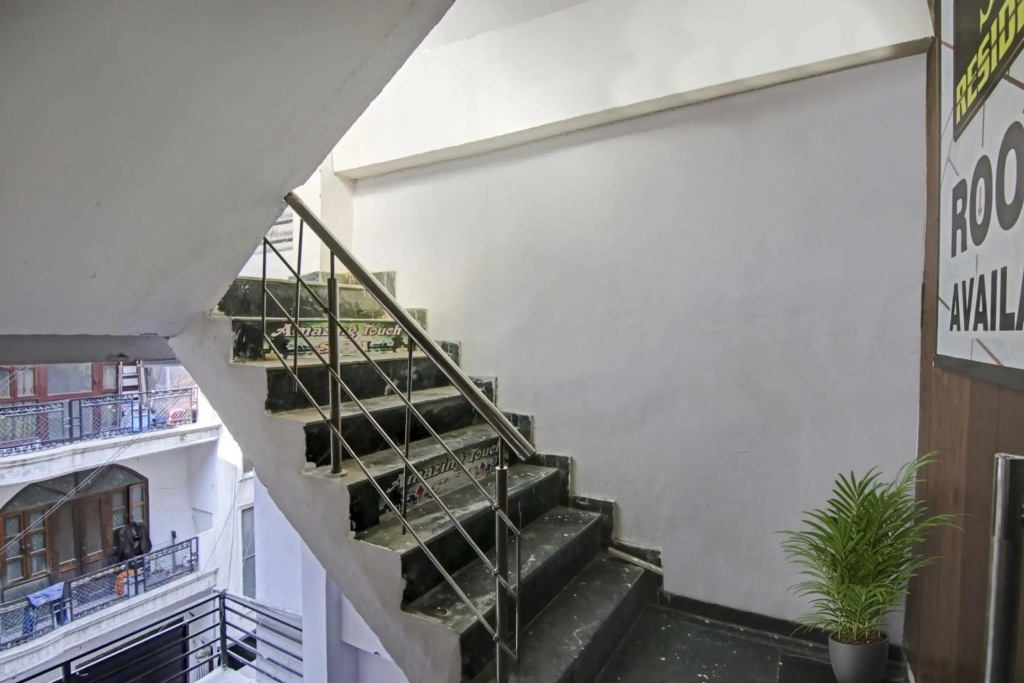 OYO Flagship 70389 Sr Residency