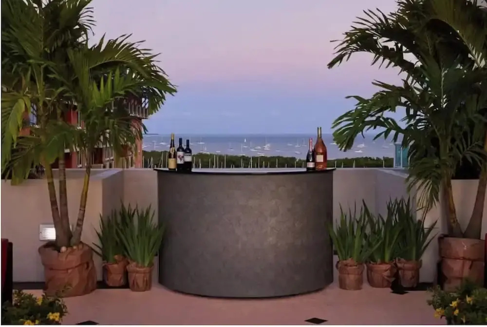 Arya Residences & Suites