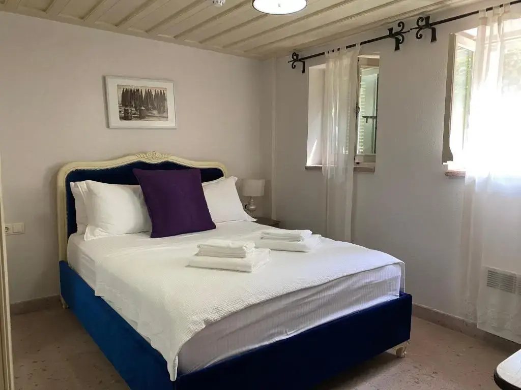 Standard Double Basement room (full double bed)