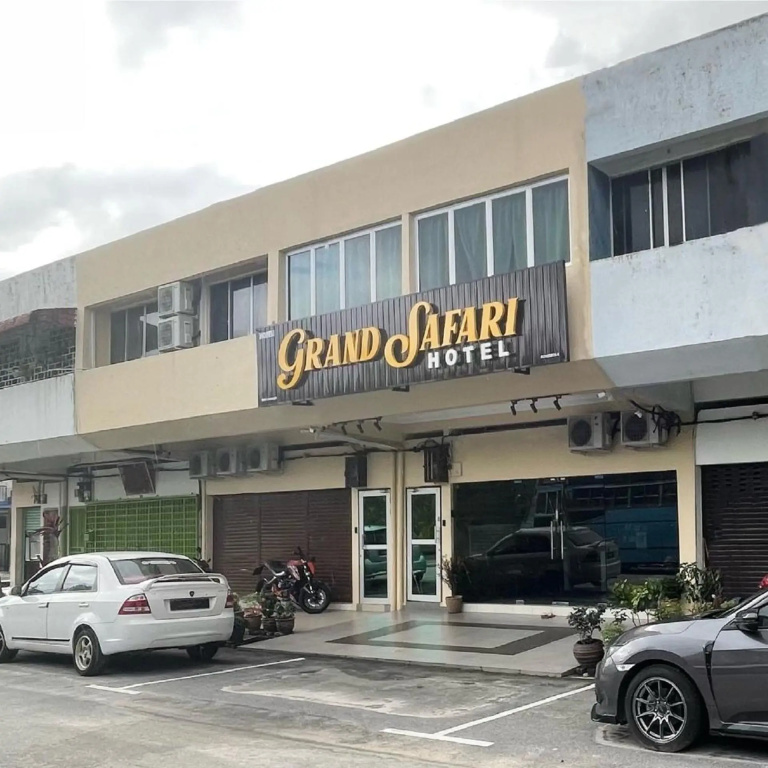 OYO 90369 Safari Hotel Lumut in Lumut