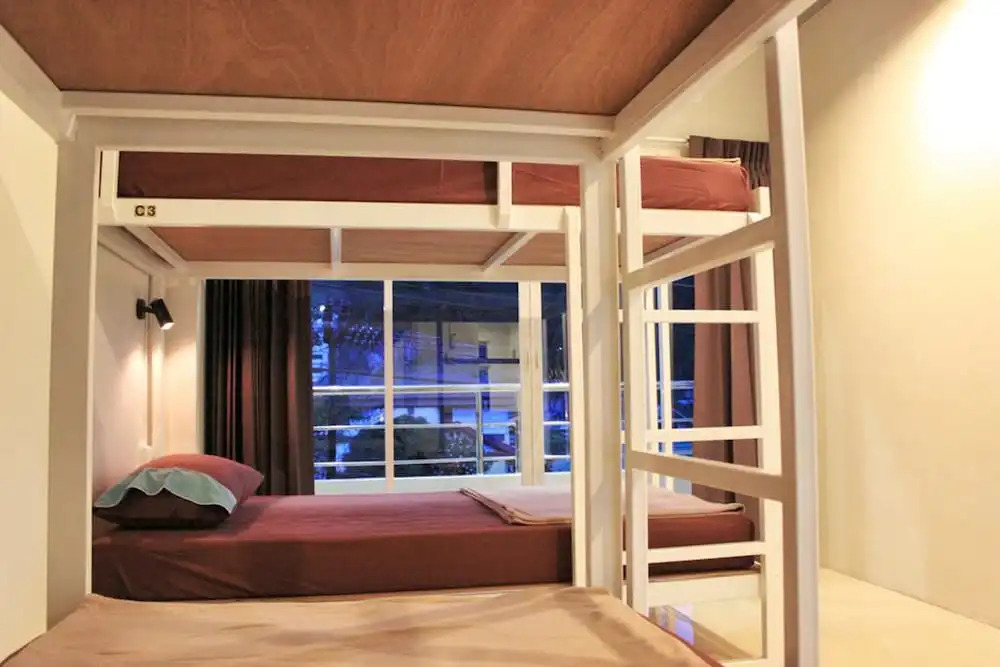 Кровать в общем номере (женский номер) в Ananas Phuket Central Hostel