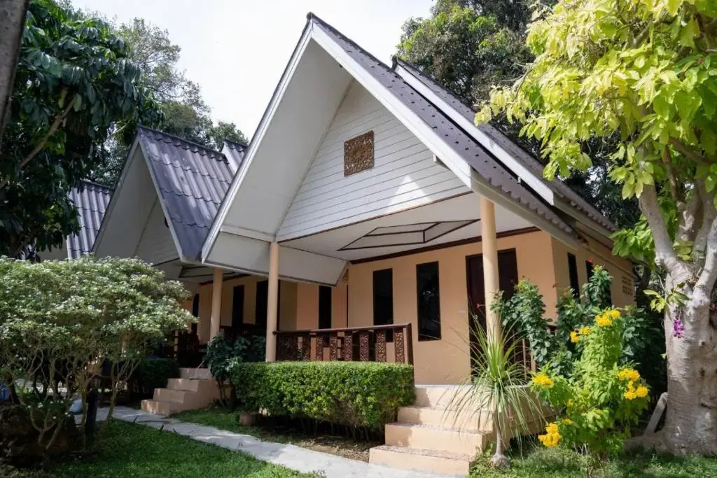 Deluxe Double room (full double bed)