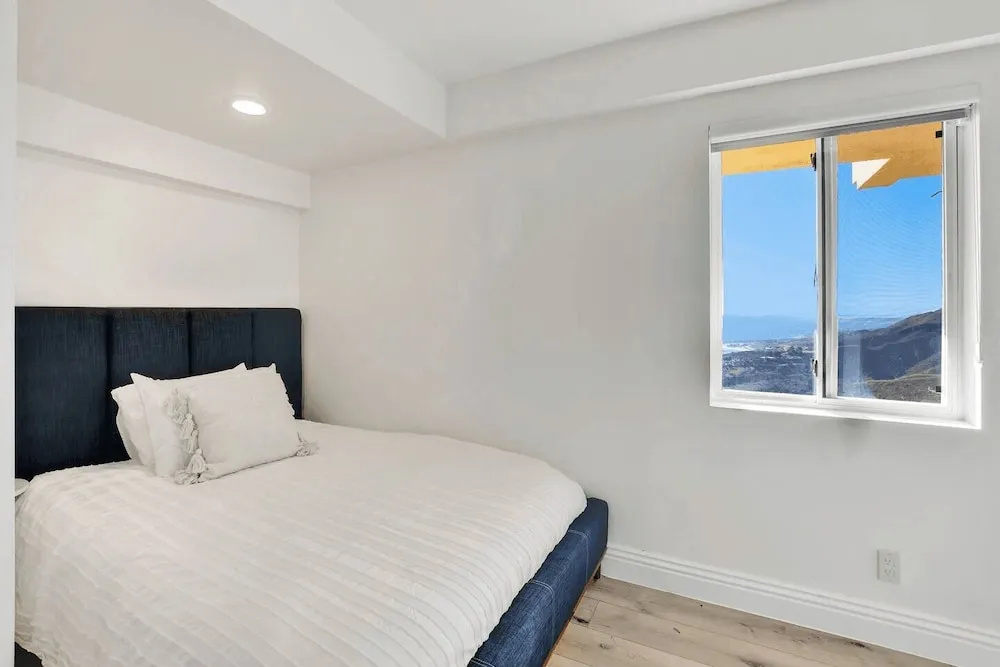Castlewood by Avantstay Malibu Cliffside + View
