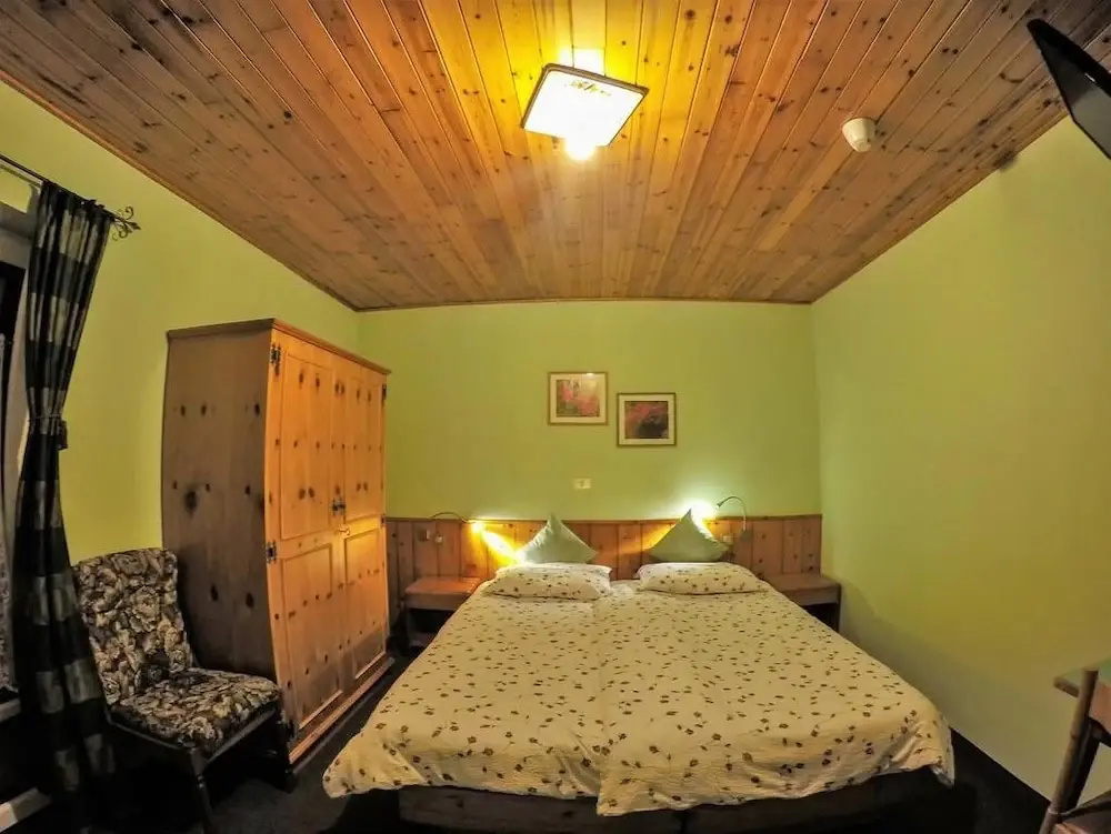 Standard Double room with balcony (full double bed)