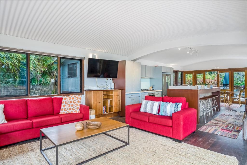 Fuller Holidays - Belongil Beachfront Pavilion, 18 Childe St