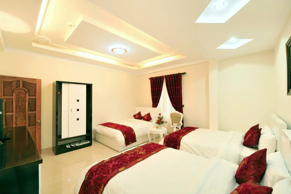 Standard Triple Family room