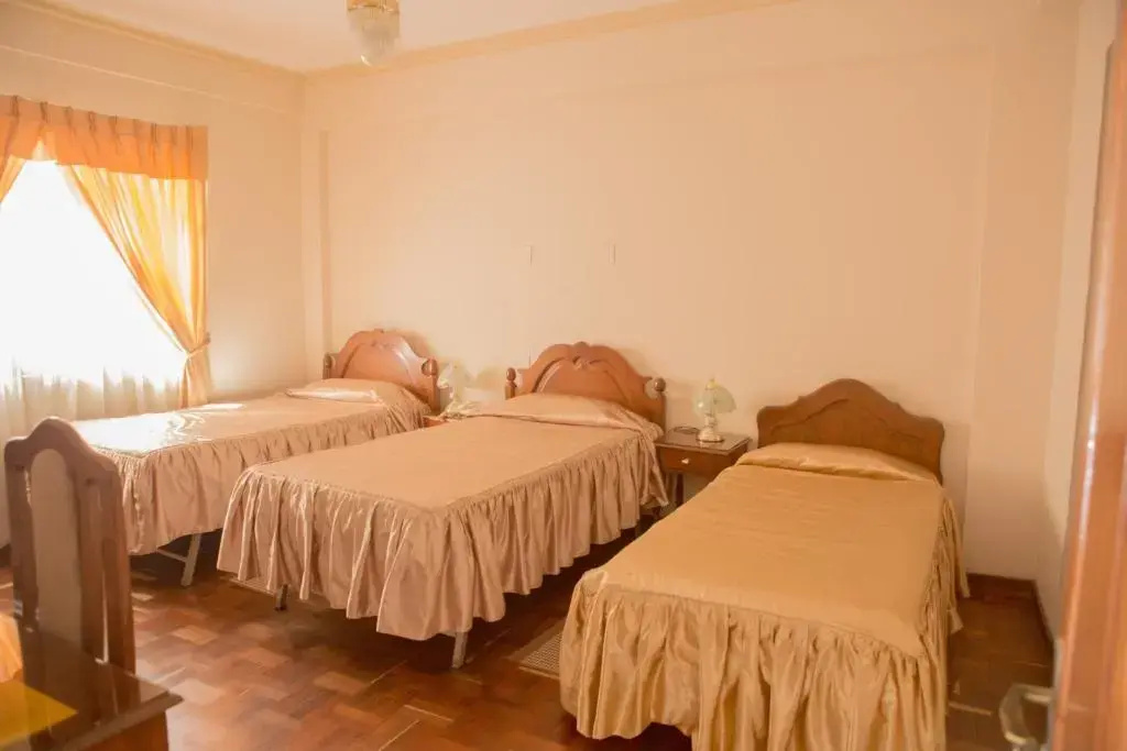 Standard Triple room