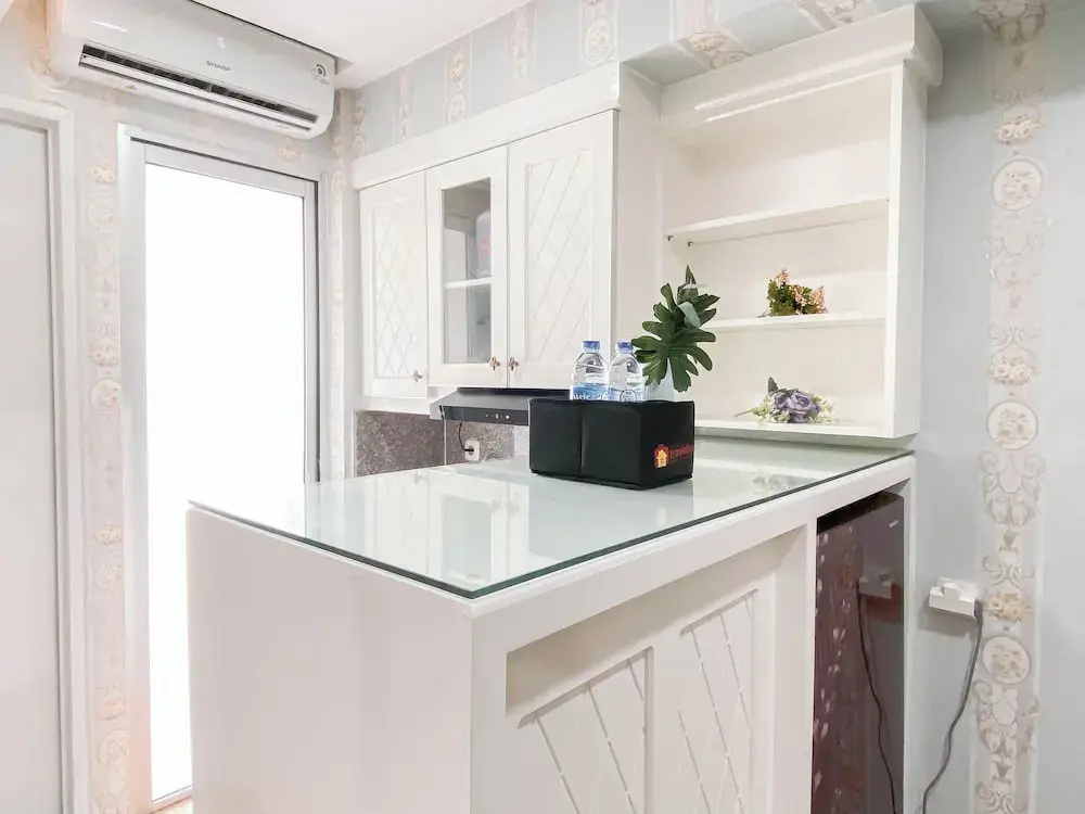 White Accent 1Br Near Mall At Bassura City Apartment