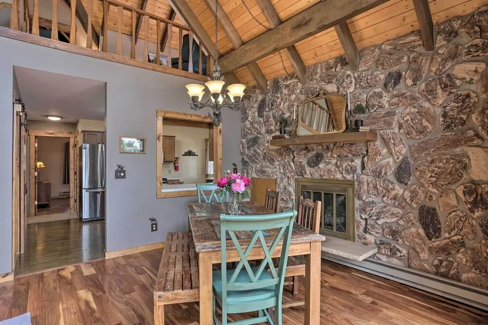 Black Hills Hideaway w/ Wraparound Deck & Hot Tub!