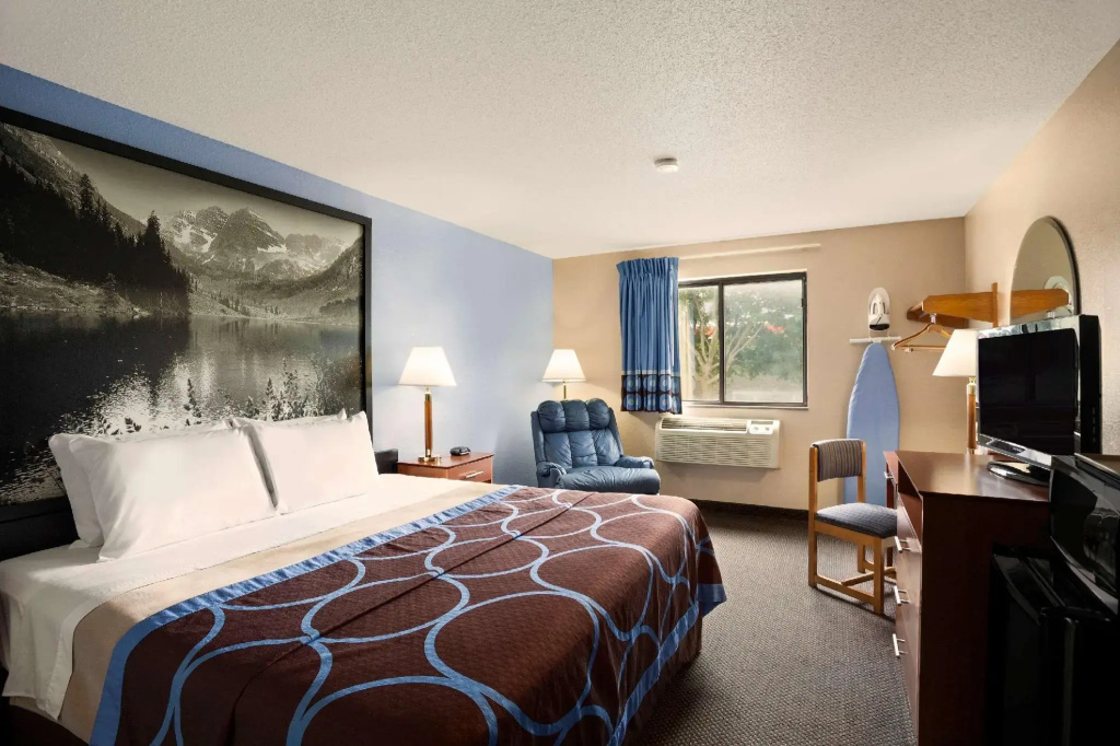 Standard Double room (full double bed)