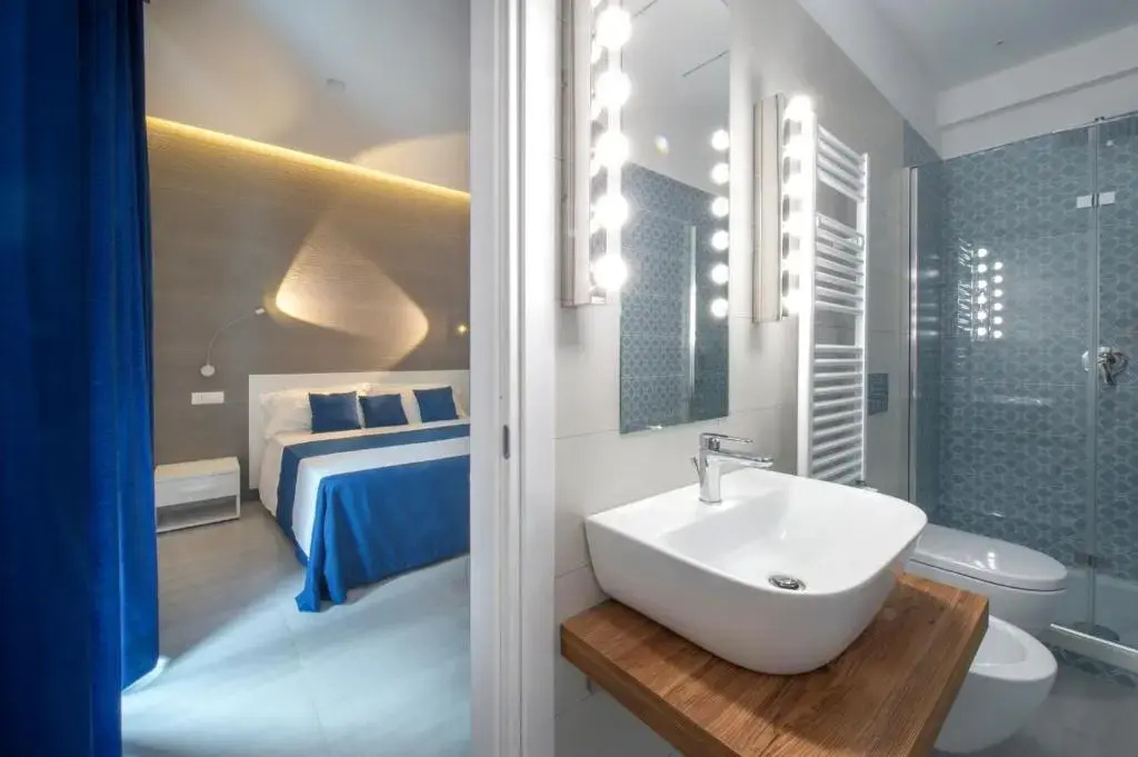 Standard Double room with balcony (full double bed)