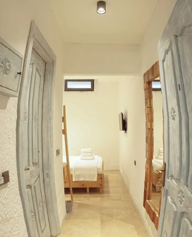 Economy room