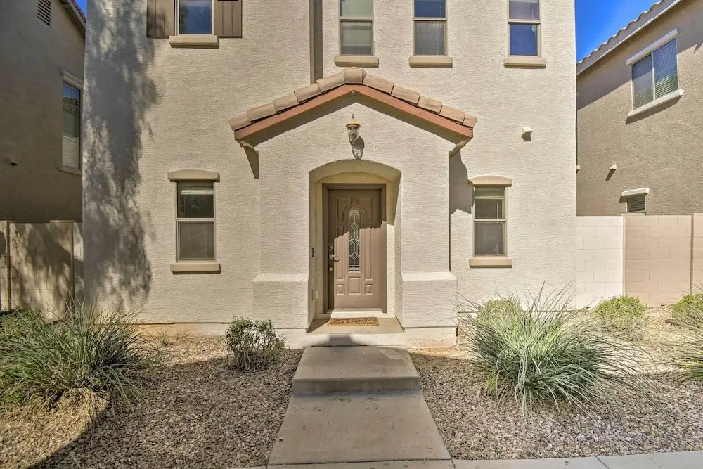 2-story Surprise Getaway w/ Patio + Fire Pit!