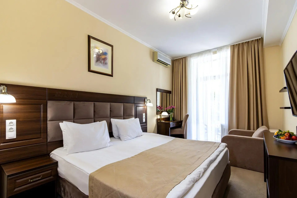 Comfort room with balcony