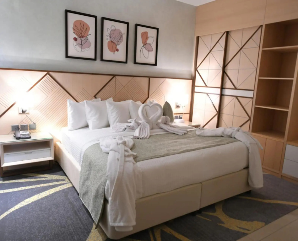 Renee Hotel — 5