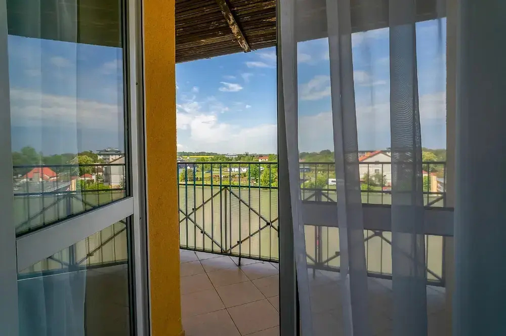 Balcony & Terrace