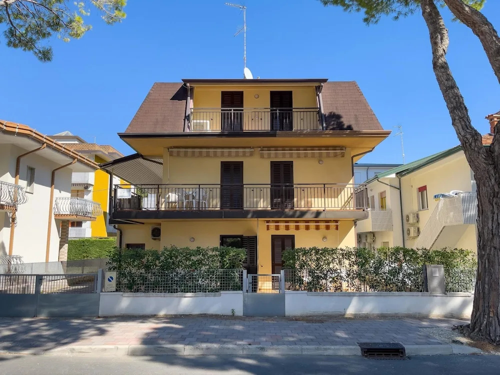 Apartment With Parking Near Center