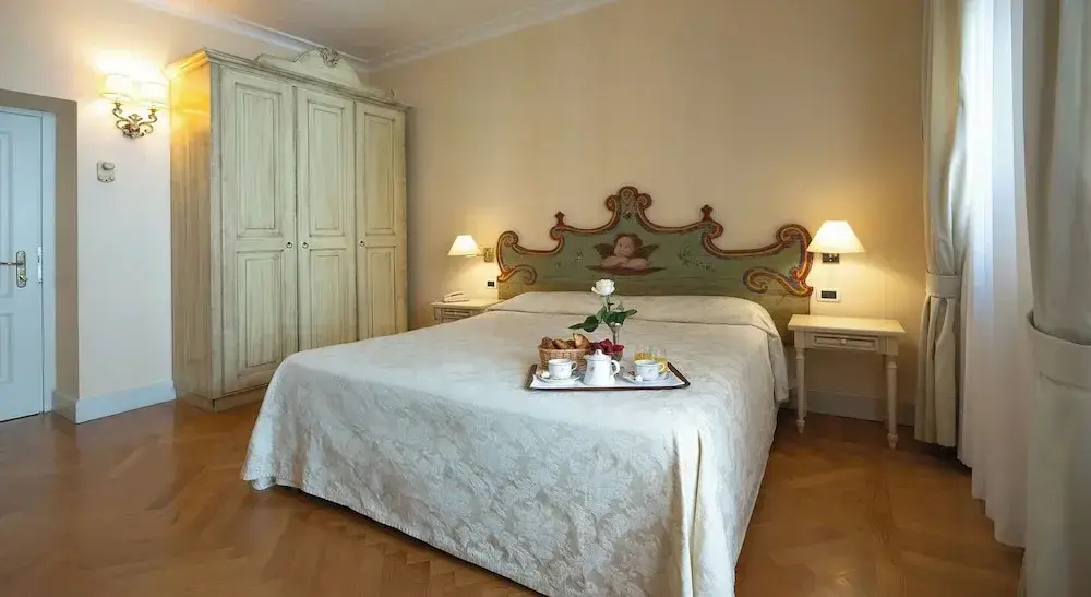 Standard room with partial view