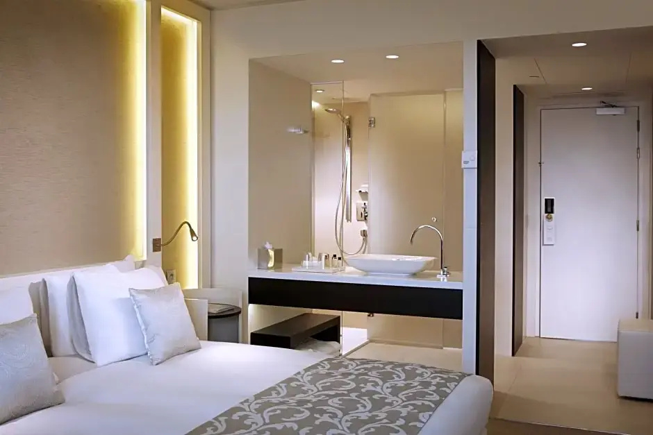 Deluxe Panorama - Lounge Access Double room (full double bed)