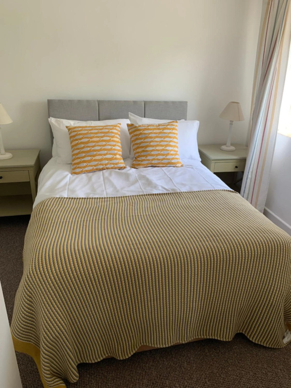 3 Queens Walk, Lyme Regis - just over 5 min level walk to beach & includes free parking permit!