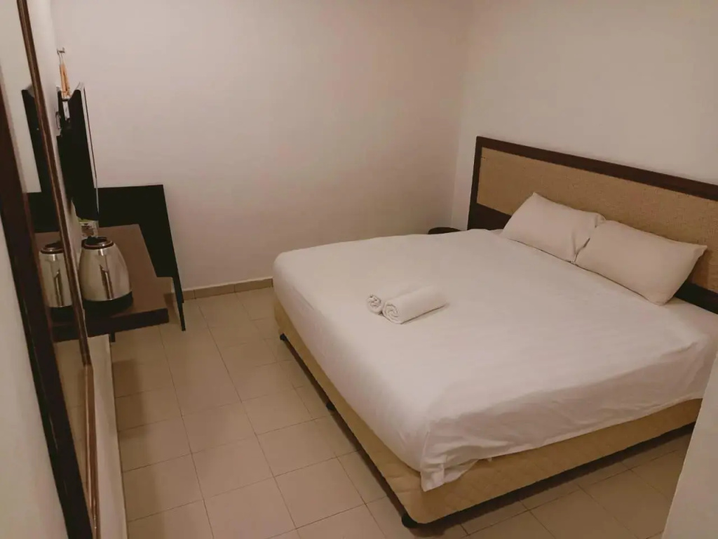 Standard Double room (full double bed)
