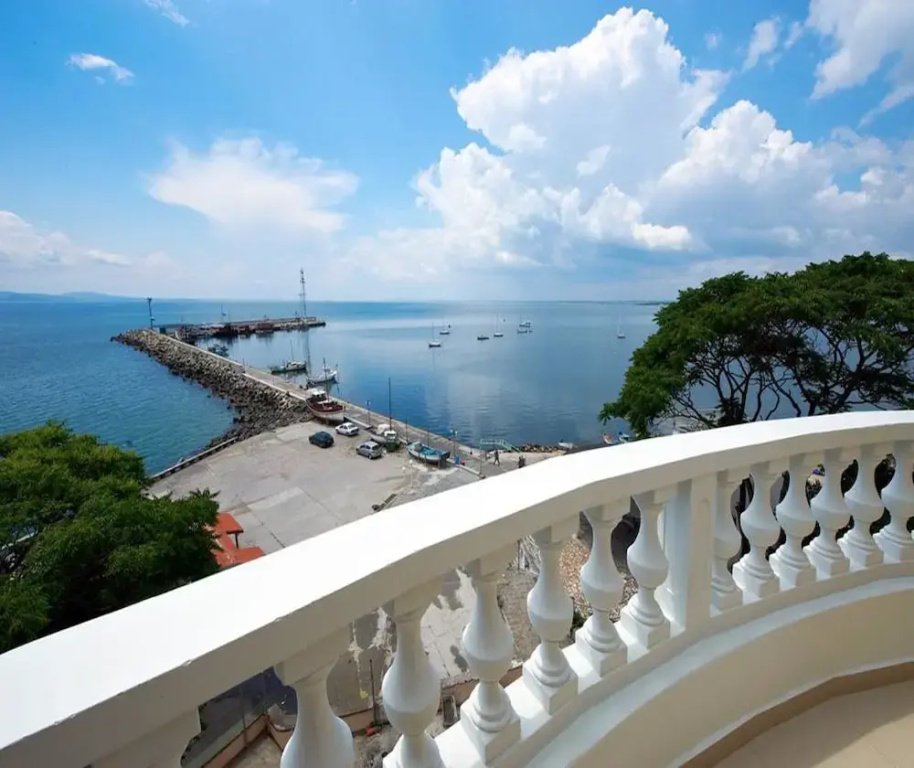 Beach & Waterfront