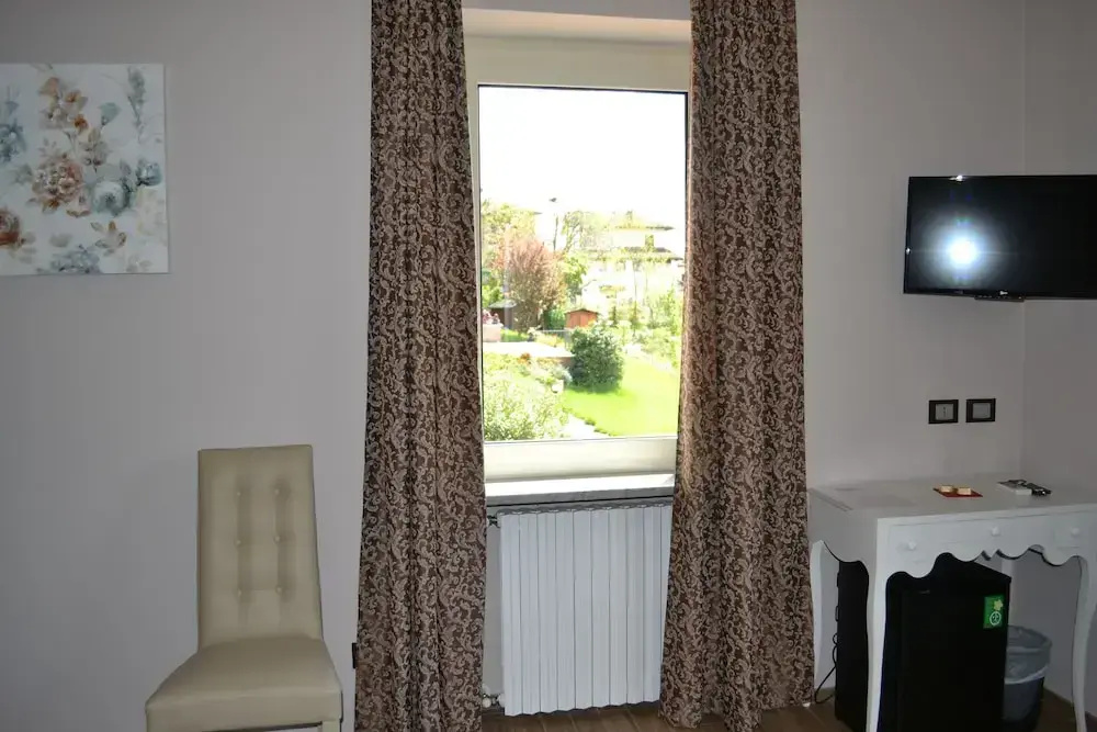 Standard Double room with pool view (full double bed)