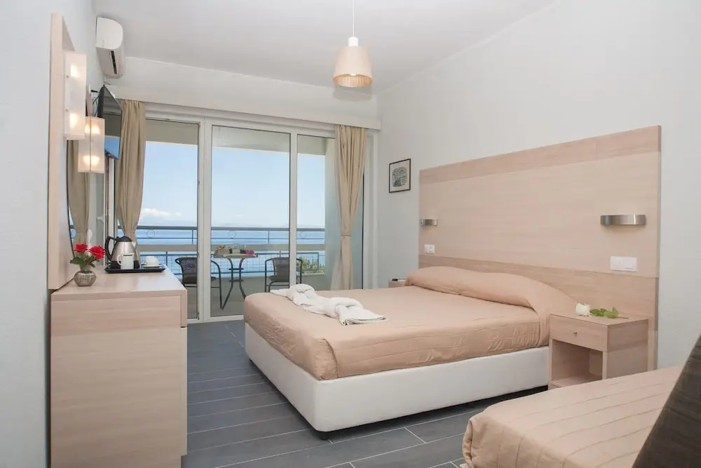 Standard Double room with sea view (full double bed)