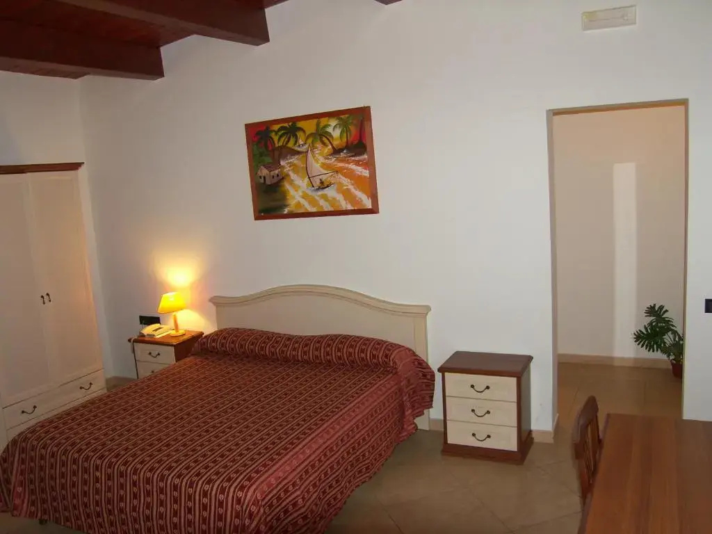 Standard Double room (full double bed)