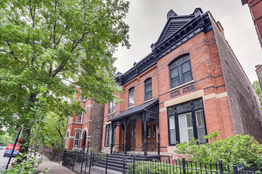 Lincoln Park Apt: Walk to Beach, Shops & Dining!